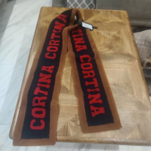 BLANCHA Merino Sheep Shearing Rectangle Scarf New - Picture 3 of 3